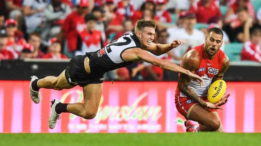 Lance Franklin (R) of the Swans competes for possession against the Power's Dougal Howard.