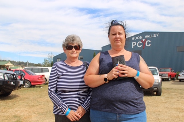 Julia Parbs(L) amd Nicole Parbs at Huonville.