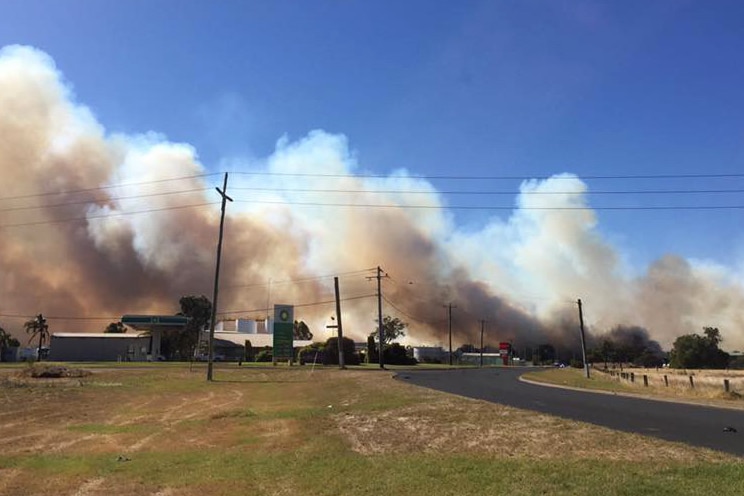 Heavy smoke from a bushfire at the rear of a service station near Bunbury.