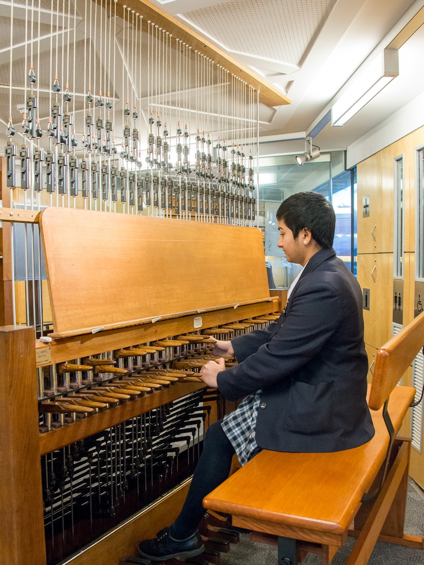 Kriti Mahajan playing the carillon