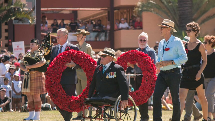 The Premier Colin Barnett and President of the WA RSL Graeme Edwards lay a wreath at the Giants.