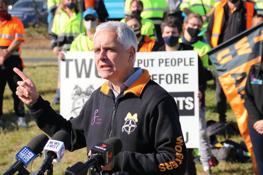 TWU secretary Michael Kaine speaks at StarTrack strike.