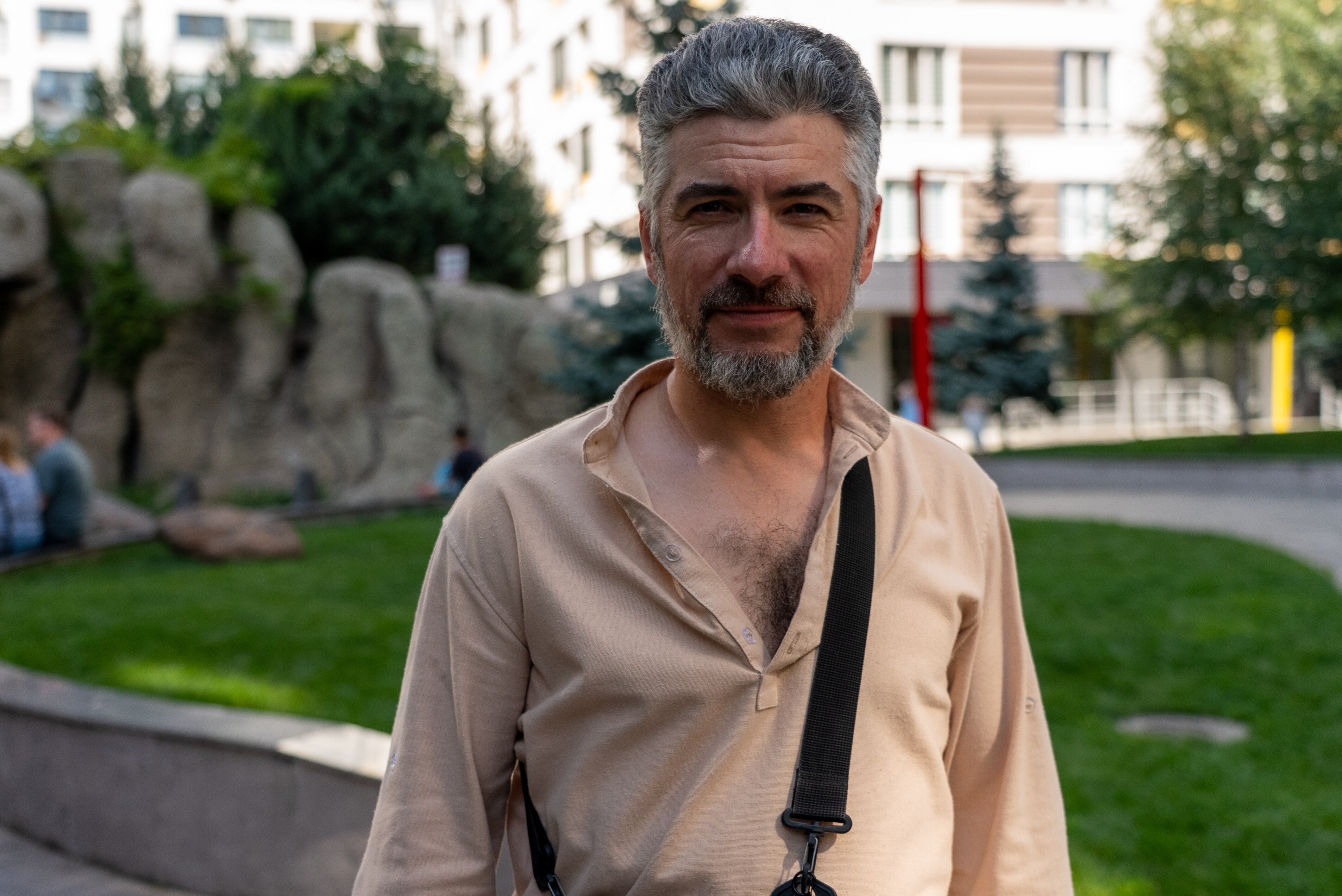 Ihor Titovskii stands in a Kyiv street.