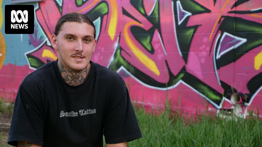 Street artist Byron Christensen using skills, life experience to help at-risk youth in Port Macquarie