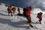 rescuers rescuing an Australian man from Mount Everest