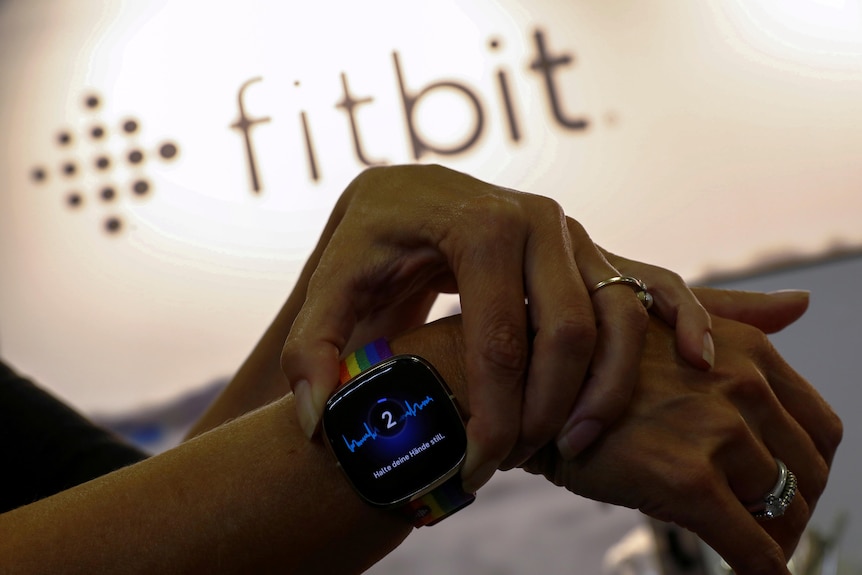Fitbit Devotees, This $60 Fitness Tracker Just May Lure You Away - CNET