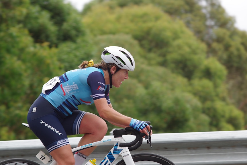Cyclist Lauretta Hanson is riding her bike during a race.