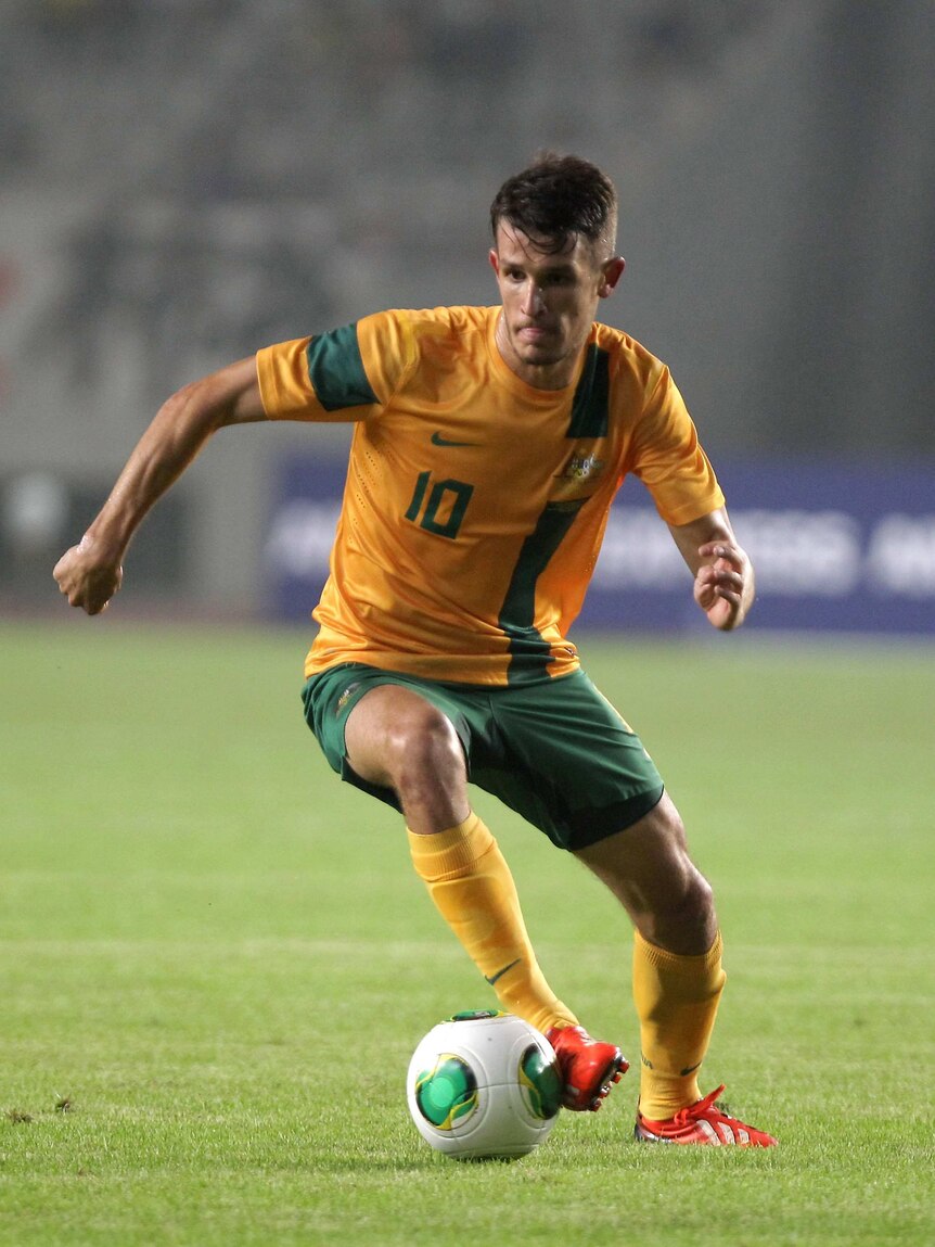 Dario Vidosic dribbles the ball for the Socceroos