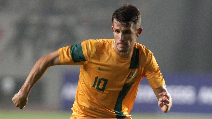 Dario Vidosic dribbles the ball for the Socceroos