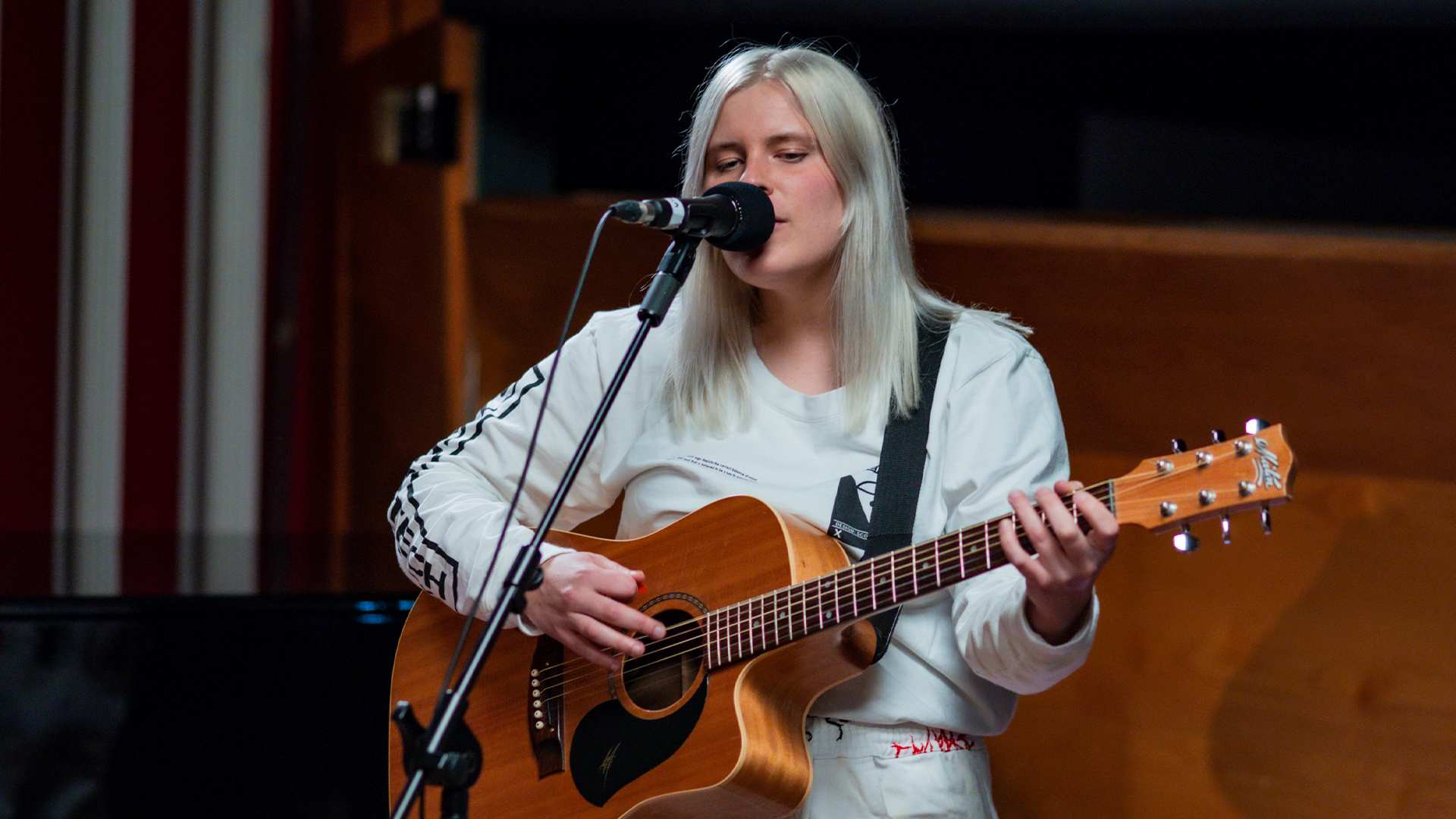 Alice Ivy covers OMC’s ‘How Bizarre’ for Like A Version episode artwork