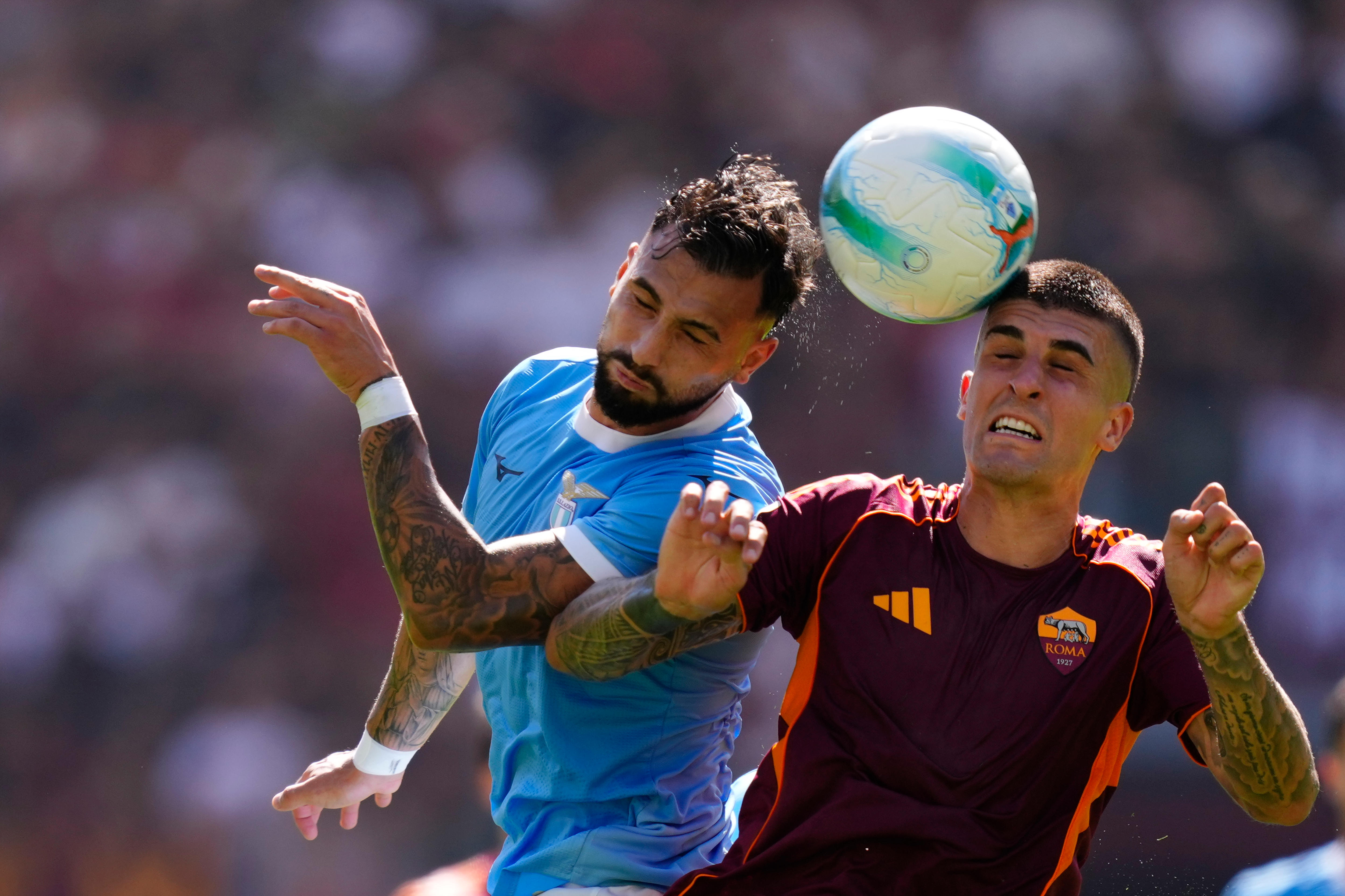 Gianluca Mancini and Taty Castellanos head the ball