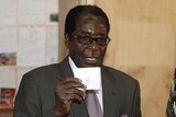 Robert Mugabe casts his ballot