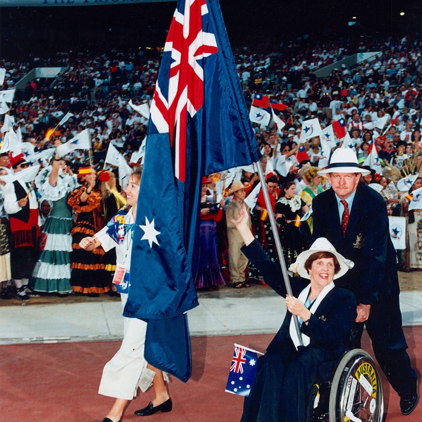 Libby Kosmala Australia flag bearer at the 1996 Atlanta Games