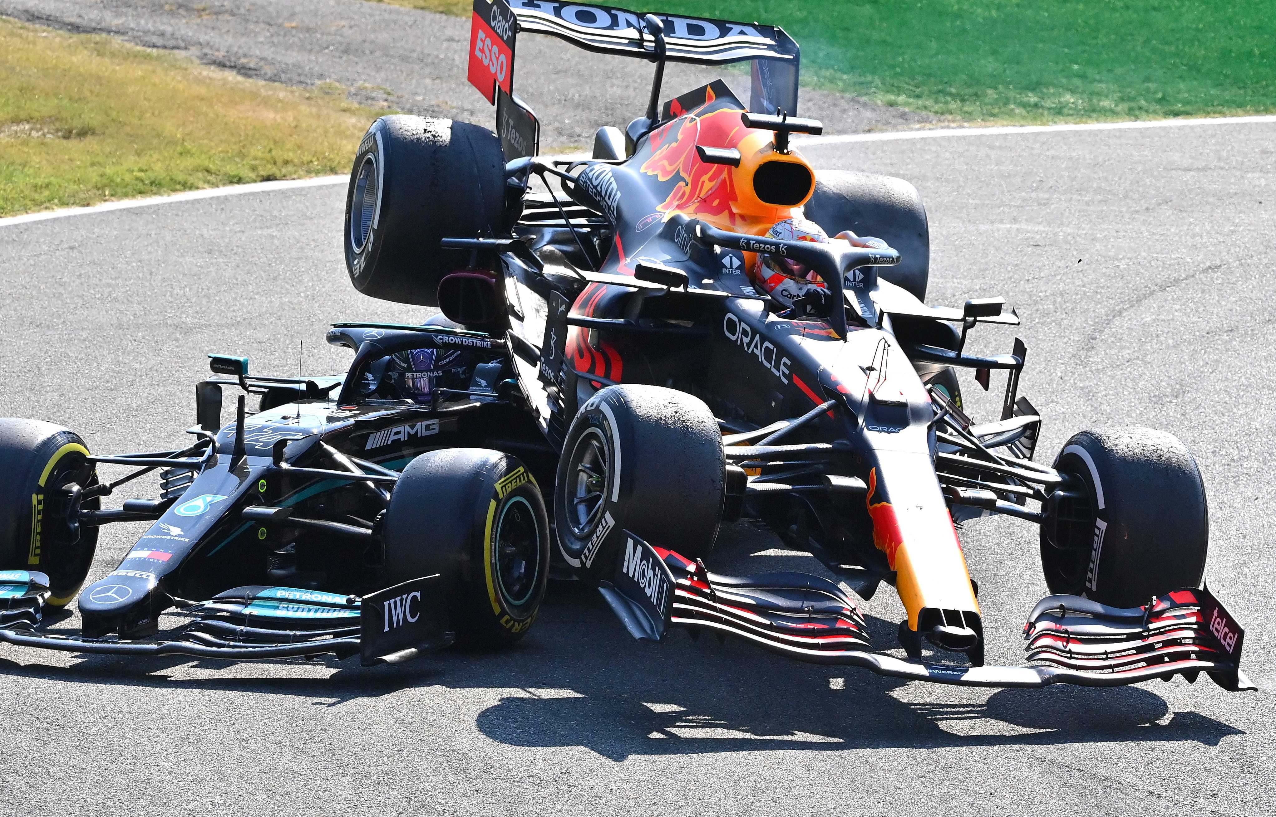 Max Verstappen, Lewis Hamilton crash out of Italian GP; Hamilton