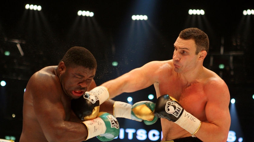 Vitali Klitschko hits Samuel Peter