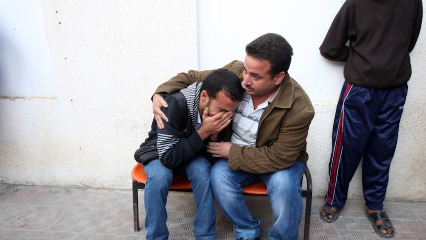 Palestinians mourn air raid victims