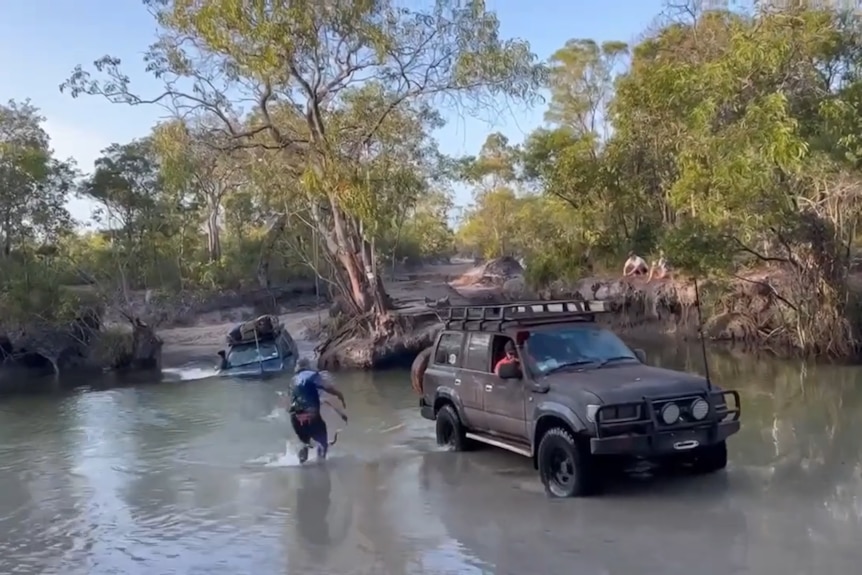 Photo of 4wd towing another 4wd through deep creek