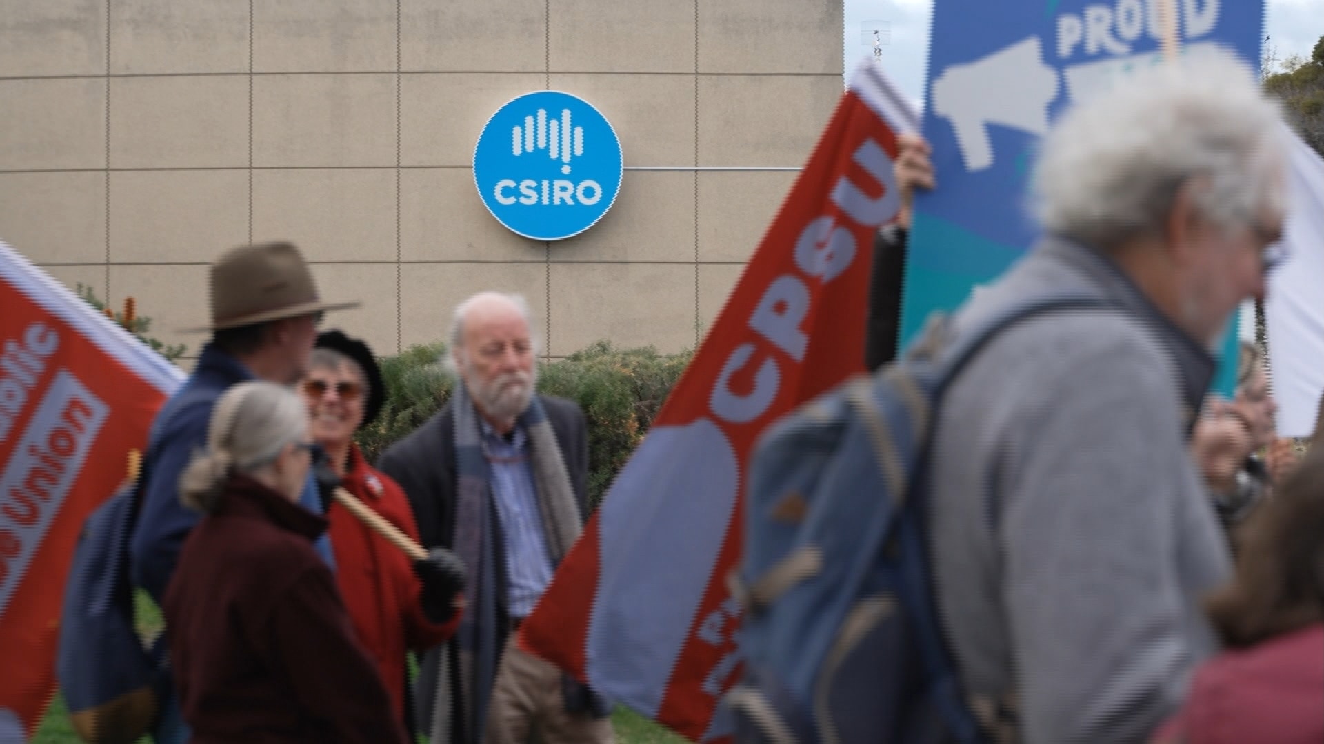 Una manifestación frente al edificio de CSIRO.