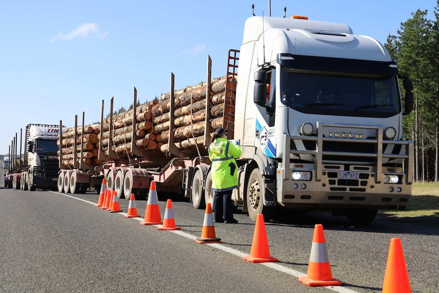 Police at border checkpoint near Mount Gambier