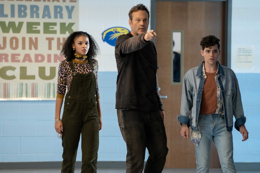 A scene from the movie Freaky with Kathryn Newton, Vince Vaughn & Misha Osherovich, in a high school