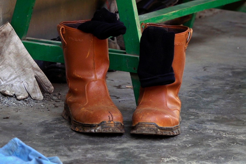 A close up photo of a pair of workers boots.