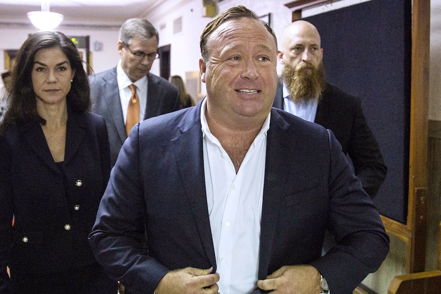 Alex Jones arrives at a courthouse.