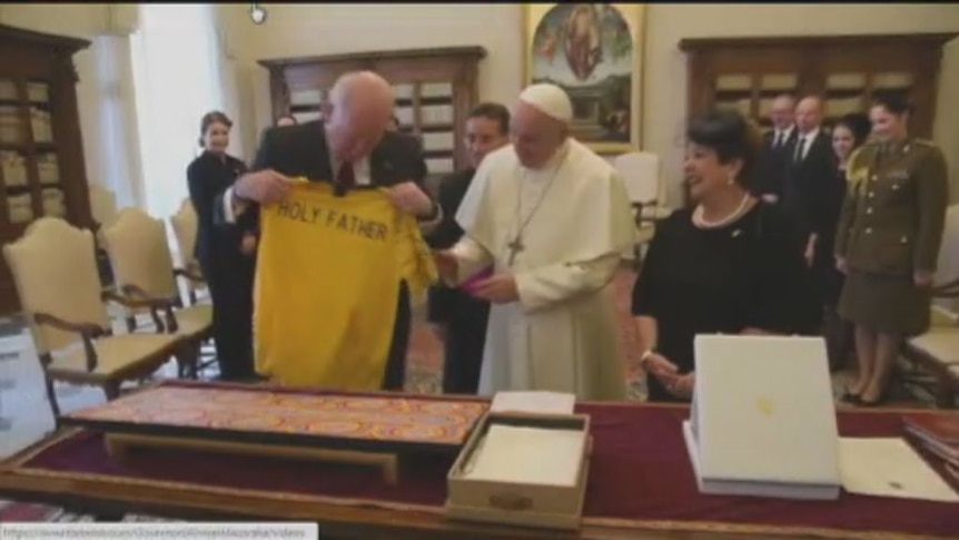 Pope receives personalised Socceroos jersey from Sir Peter Cosgrove