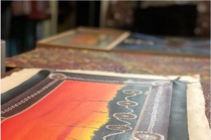 Aboriginal art on table at Buttah Windee community in 2018/