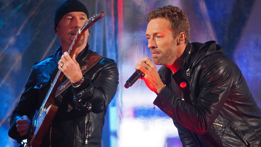 The Edge (L) and Chris Martin perform with during a surprise concert in support of World AIDS Day in Times Square in New York, December 1, 2014.