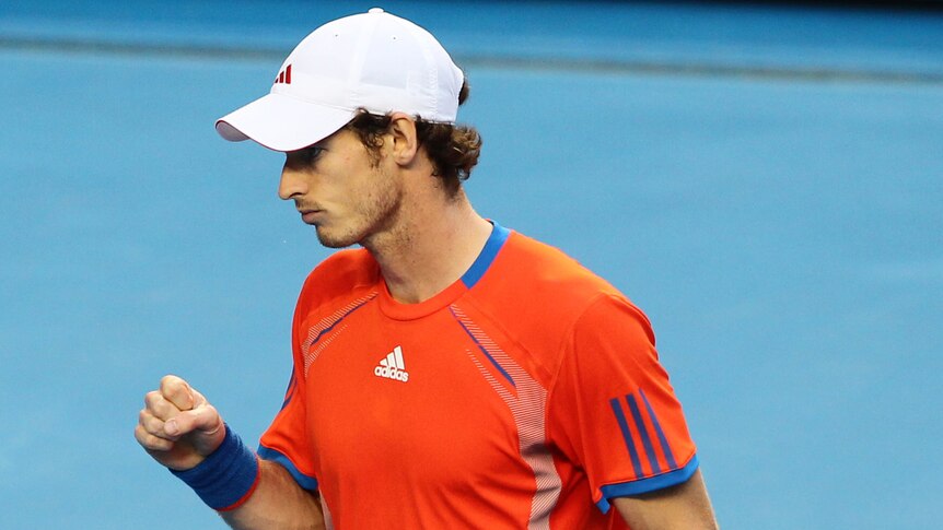 Andy Murray beat Michael Llodra in straight sets