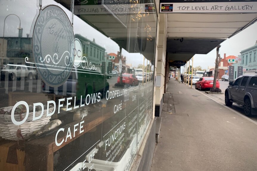 The outside of the Oddfellows Cafe on a street in Kilmore on a cloudy day.