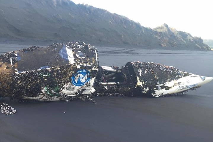 Stuart Cleary's homemade kayak washes up on Murawai Beach