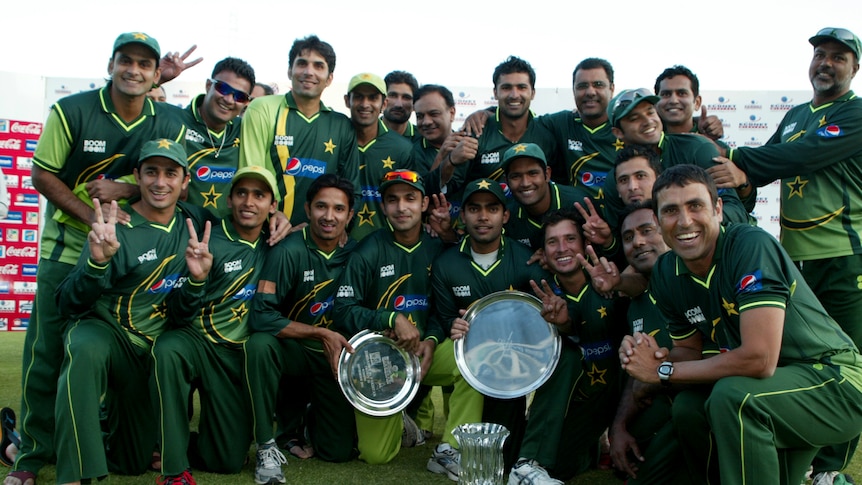 Victorious tourists ... Pakistan poses with the trophy after winning the Twenty20 series 2-0.