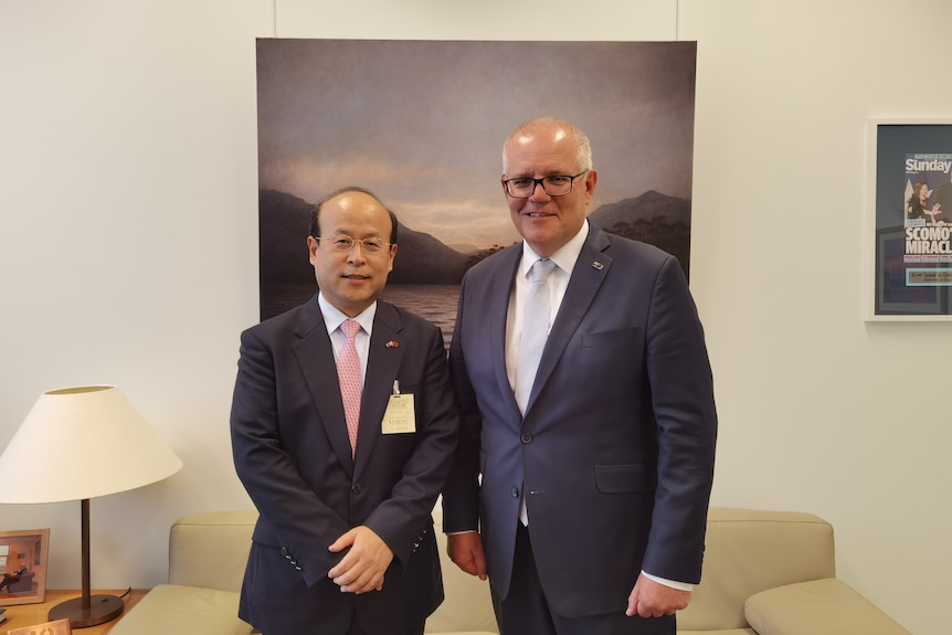近日，中国驻澳大使肖千与澳大利亚前总理莫里森会晤。