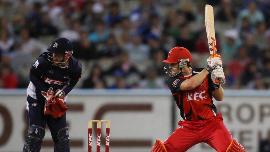 Throwing the bat at it ... Daniel Harris belted 41 to continue his awesome Twenty20 form this summer.