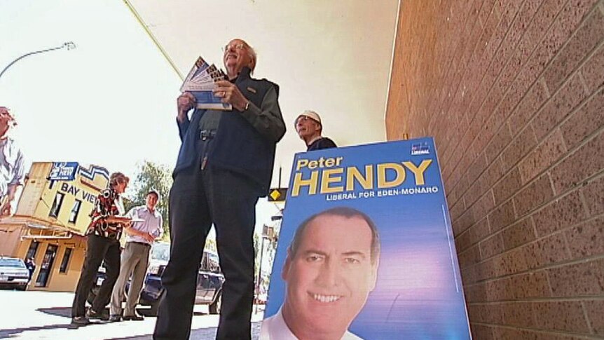 Man campaigns for Peter Hendy in Bateman's Bay