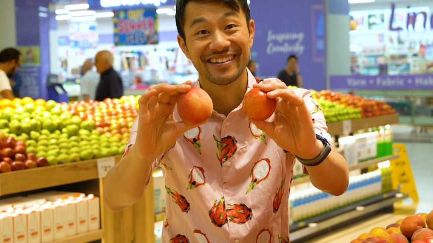 'Start with your nose': The Fruit Nerd's tips for choosing the best stone fruits
