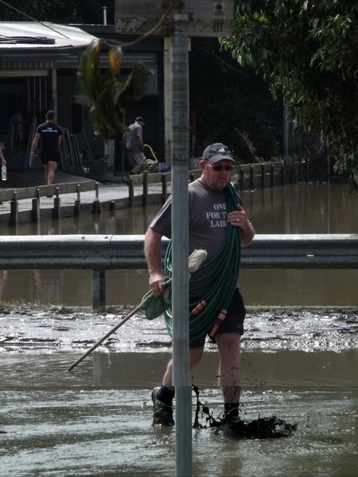 Brisbane debates flood measures as cleanup goes on - ABC listen