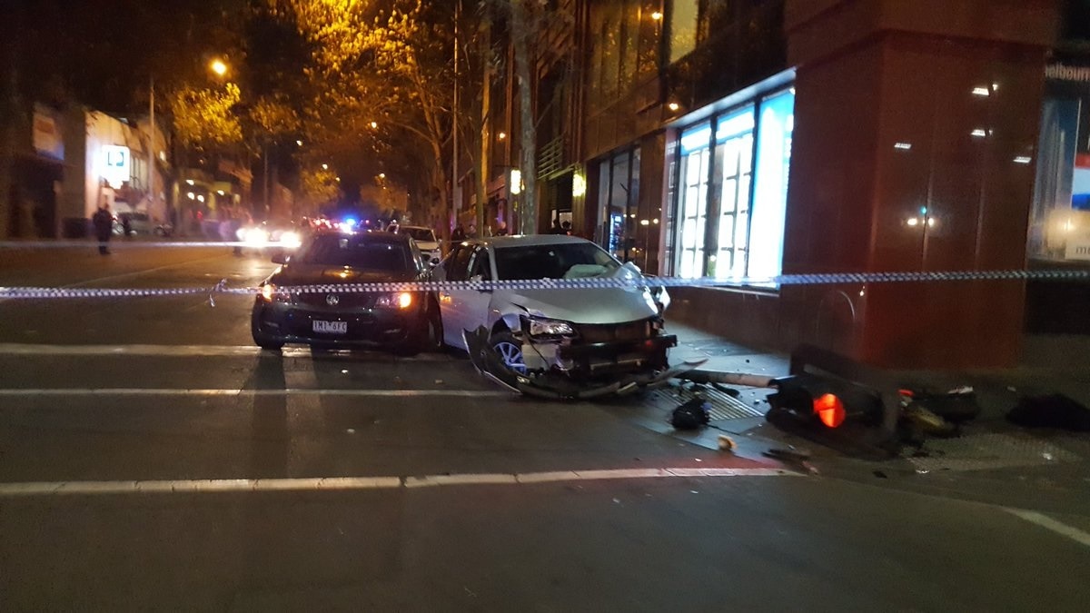 Melbourne CBD hit-run injures pedestrian, driver flees scene - ABC News