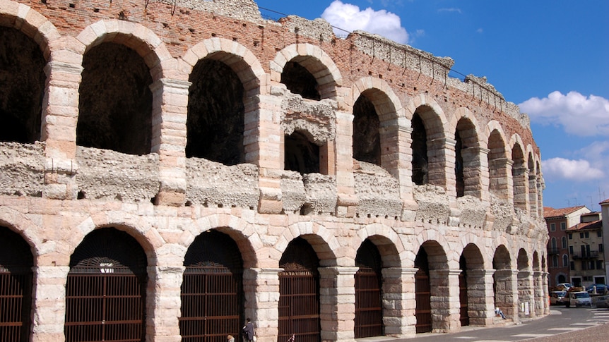 The Verona Arena. Photo: Lo Scaligero, Wikimedia Commons.