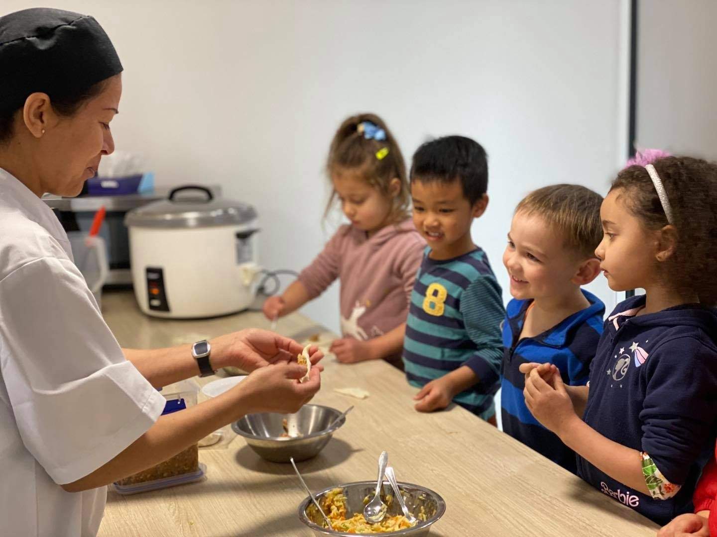 Nutritionists call for healthy lunch program to be rolled out in