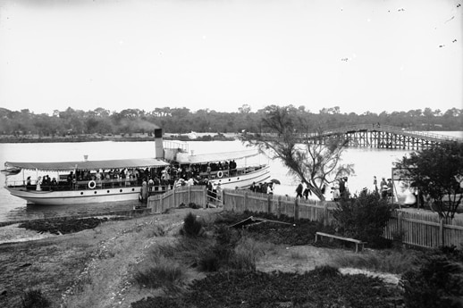 Passengers leaving the Silver Star river steamer ferry at Coffee Point, 1907,  E.G. Rome.