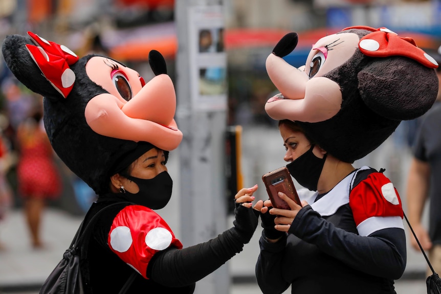 Two entertainers in times square