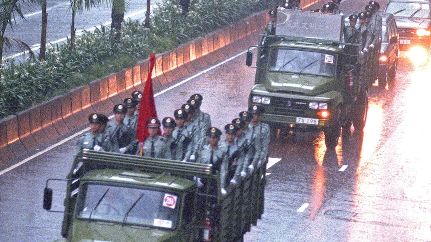 Chinese troops move into Hong Kong at handover