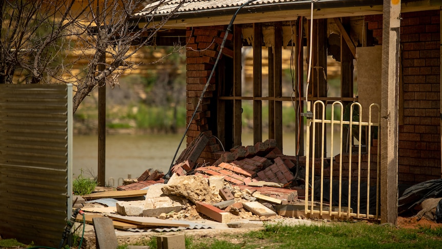 Longue liste de réparations inachevées dans la région de River Murray, un an après d’importantes inondations