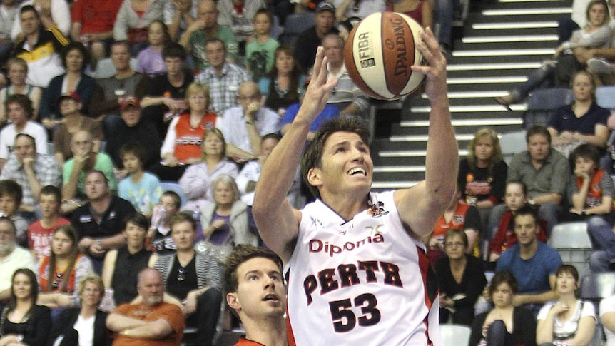 Damian Martin drives to the basket on his way to 21 points for the Wildcats