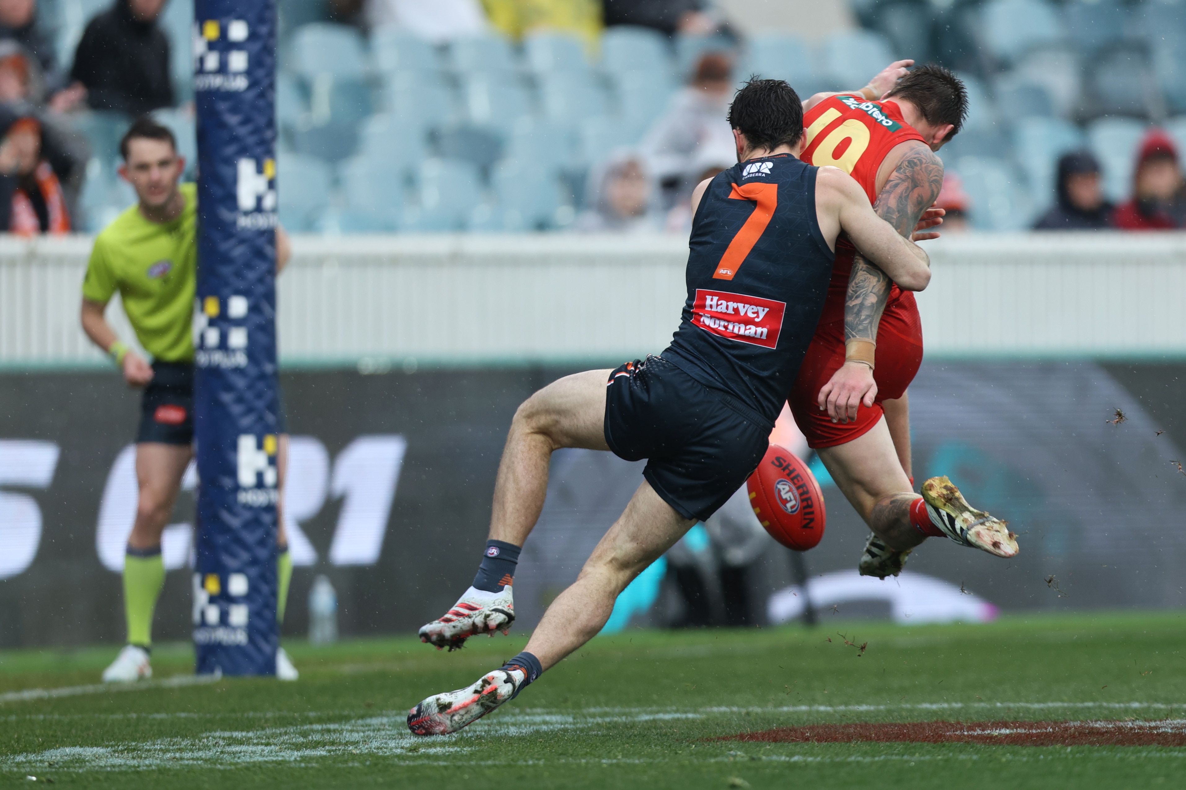 Live: Controversial Humphrey goal helps Suns end slide, Eagles host Pies in WA