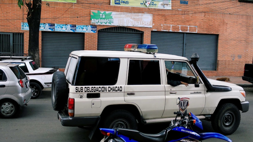 An SUV drives past the Los Cotorros club.