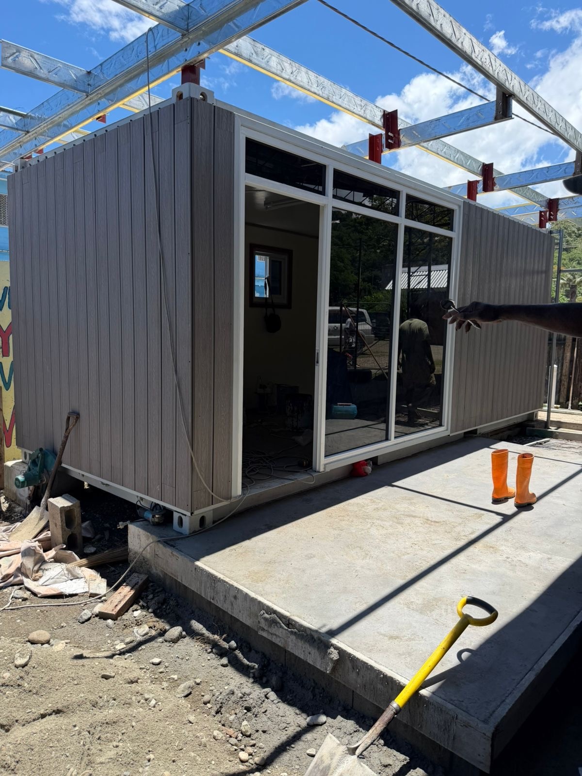 Китай открывает полицейский участок внутри школы на Соломоновых Островах?