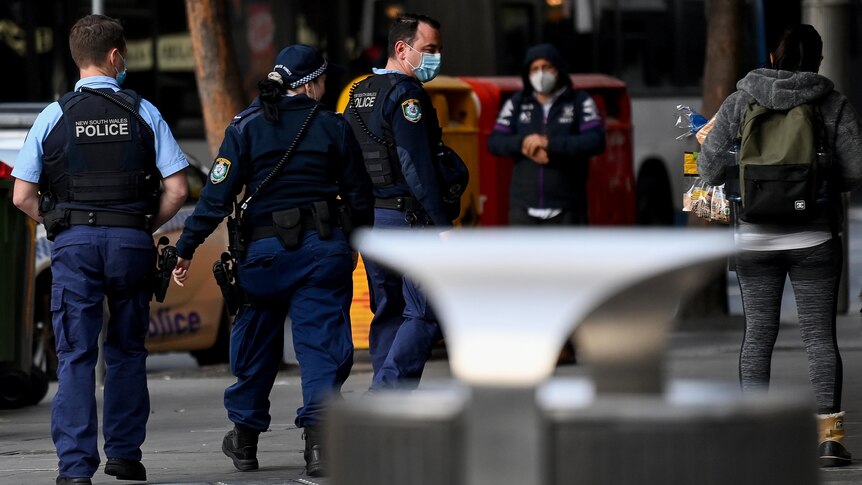 Police bust Sydney lockdown parties in escalation of COVID compliance checks